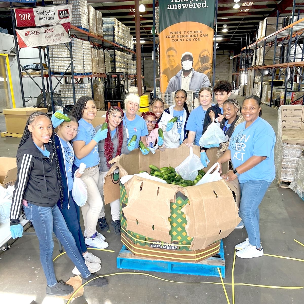 💪 Students Give Back at Cenla Food Bank for Thanksgiving! 🍽️