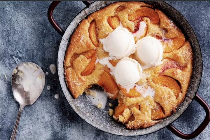 Classic Southern Peach Cobbler Recipe! 🍑